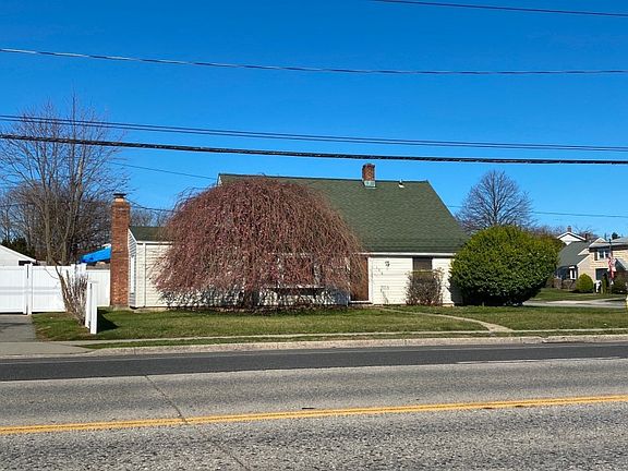 3rd image of 106 Wantagh Ave