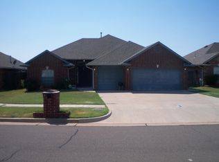 621 Madeline Ln, Moore, OK 73160