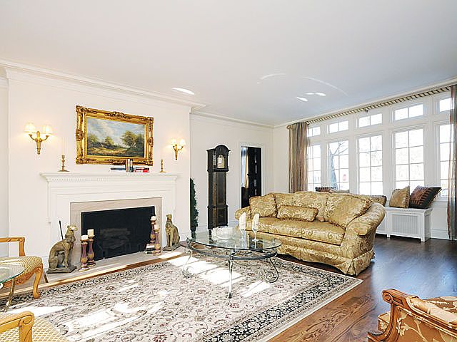 A grand scale Living Room