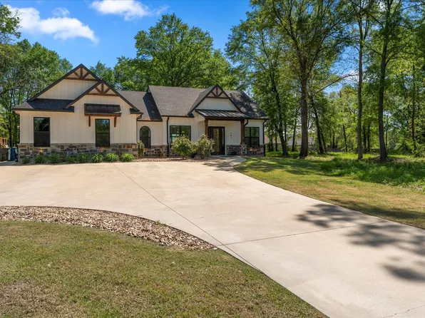 101 Grand Oaks Dr, Mt Pleasant, TX 75455