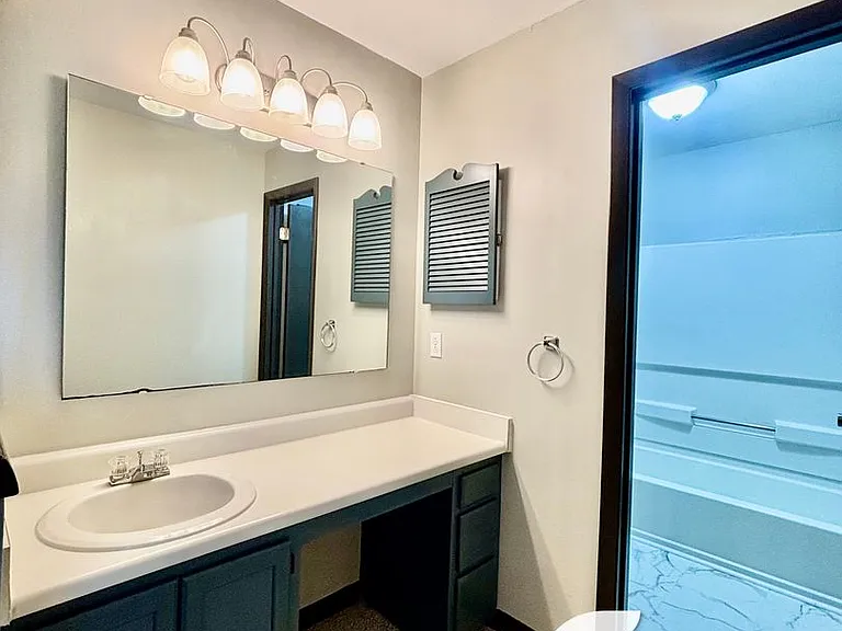 6727 Vaughn Rd — Photo 21