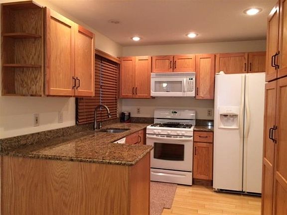 5th image of 1407 N Oak Hill Dr Unit H-4