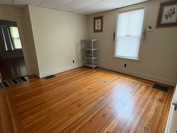 2nd image of 107 Orange St #1