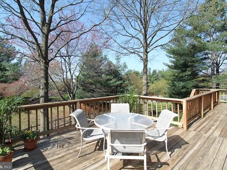 20400 Rainbowview Ter — Photo 10