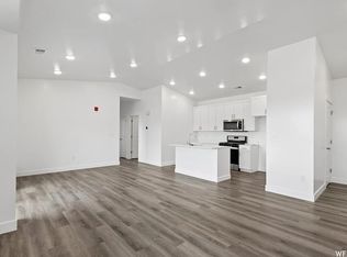 461 W 40 S UNIT I-302, Providence, UT 84332