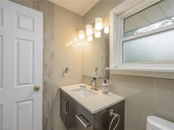 609 Middlewoods Dr, London, ON N6G 1W7