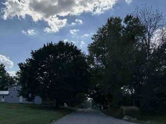 Exterior Neighborhood (street photo)