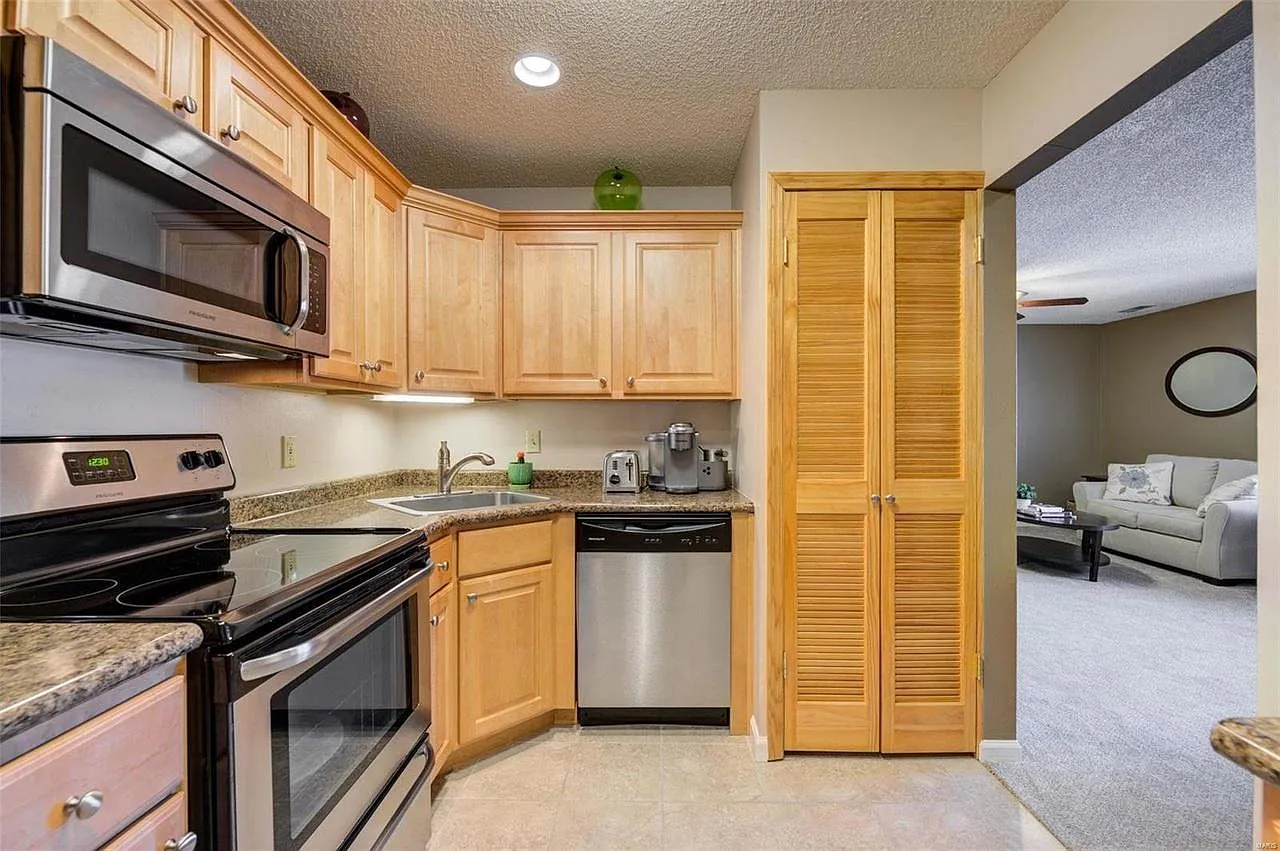 2 bed, 988 sqft, $1,795 — Photo 3