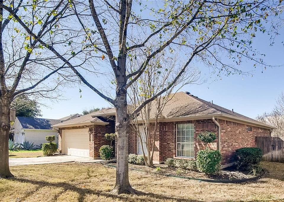 1st image of 2615 Goldfinch Dr