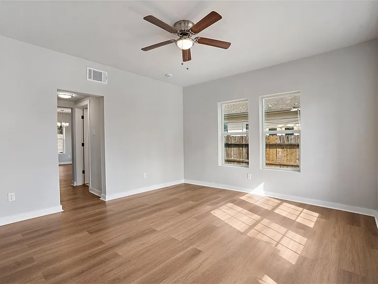 1115 Hogan St #1 — Photo 4