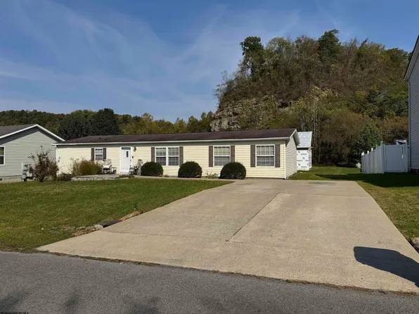 117 Overlook Dr, Clarksburg, WV 26301