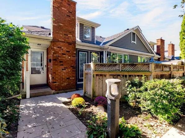 175 Fiddlers Green Rd #19, Hamilton, ON L9G 4X7