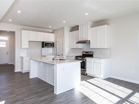 4th image of 6051 Boxelder Dr