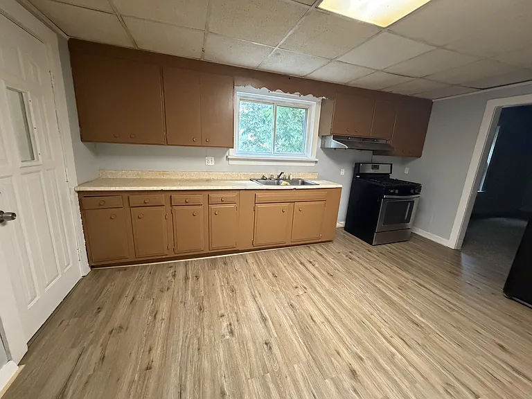 658 Bay St — Photo 1