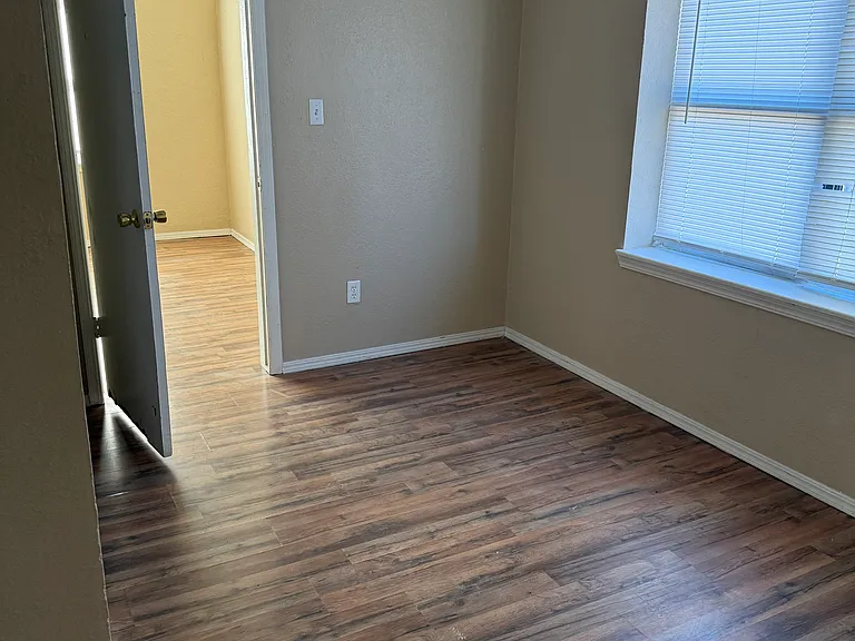 827 W Chickasha Ave #8 — Photo 8