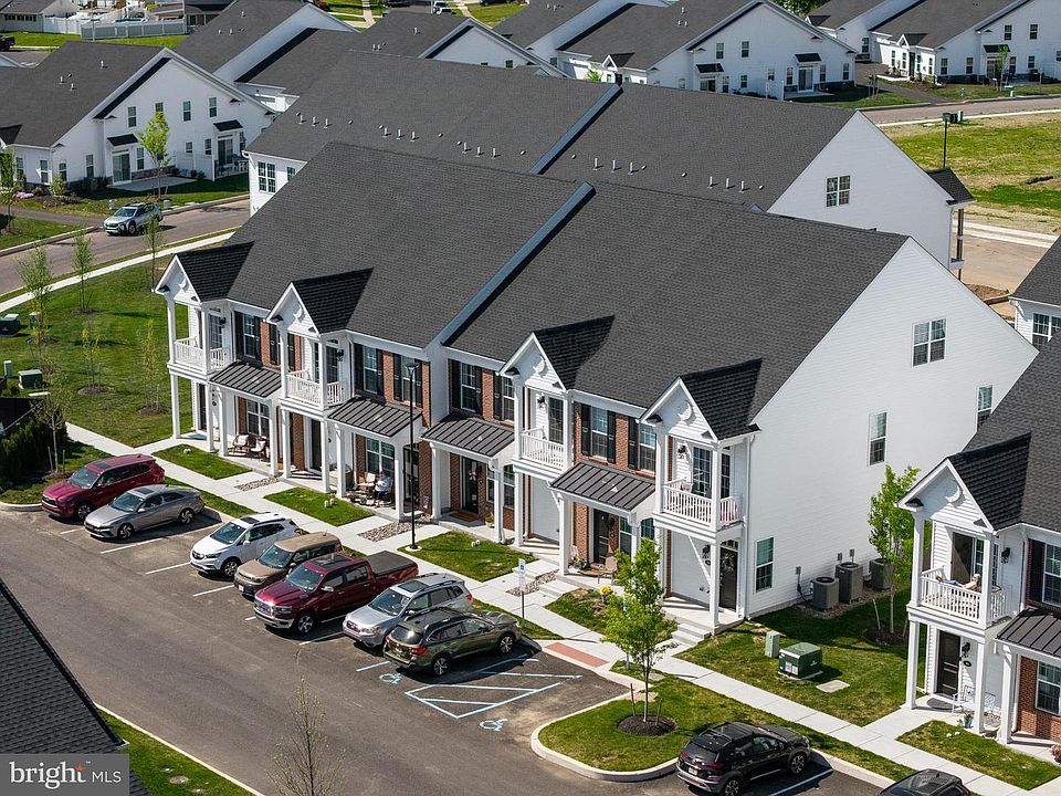 1st image of 24 Ivy Ln #86