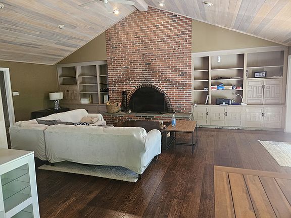 2nd image of 4 Sorrel Dr