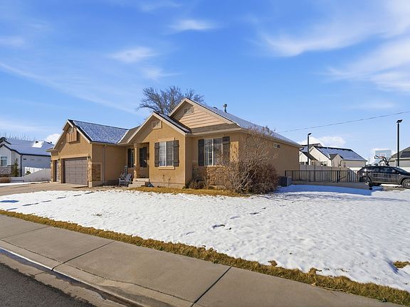 2nd image of 1780 W Maple St