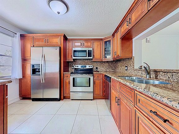 4th image of 2801 Victoria Way #K1