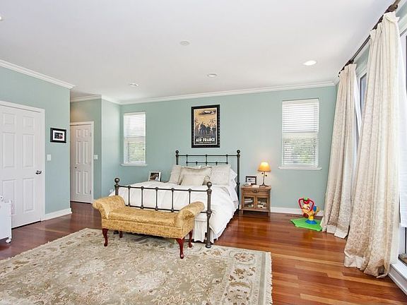 5th image of 1404 W Erie St #3