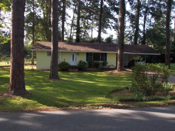 1132 Crescent Hill Dr, Laurel, MS 39440