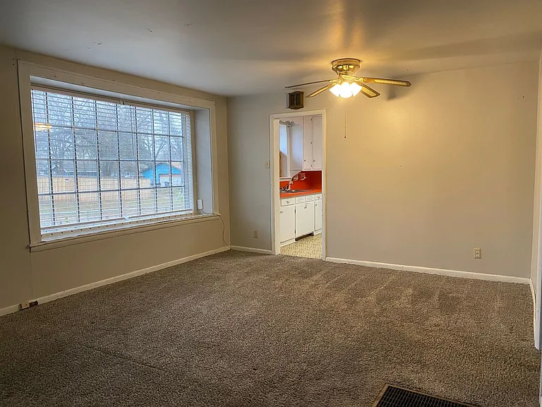 221 N Pesotum Ave — Photo 4