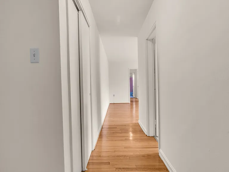 Monterrey Apartments — Photo 15
