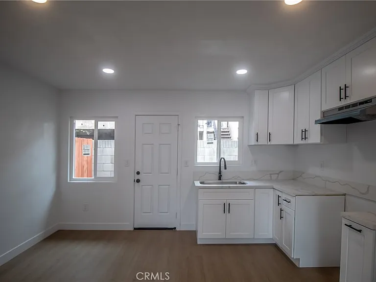 2212 N Continental Ave #B — Photo 9