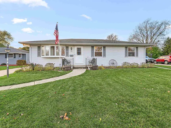 927 Reichow St, Oshkosh, WI 54902