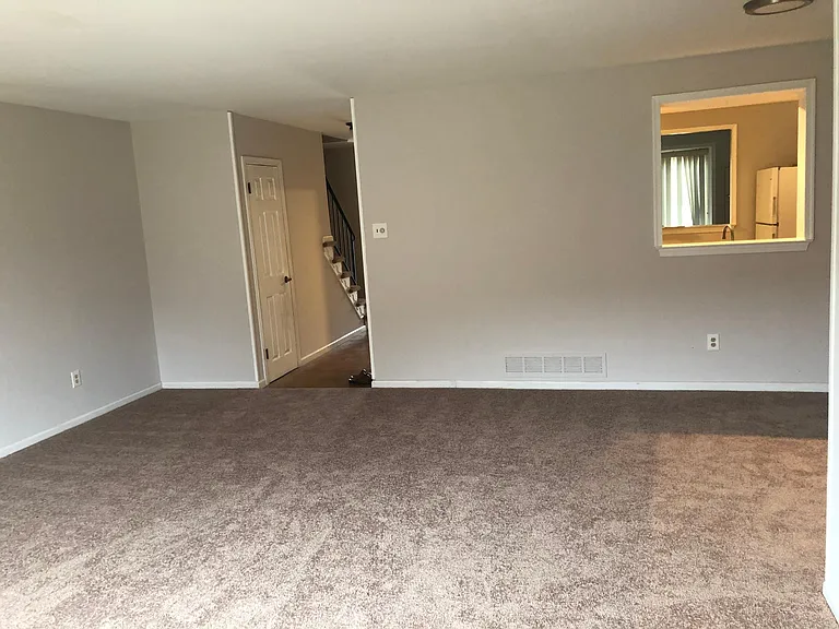 131 Caernarvon Ct — Photo 21