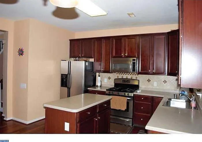 2007 Garrison Dr — Photo 2