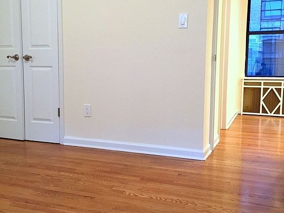4th image of 355 W 51st St #322