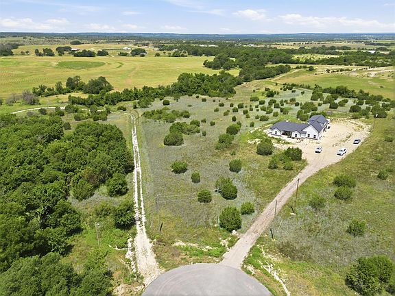 3rd image of 625 Hollow Dr
