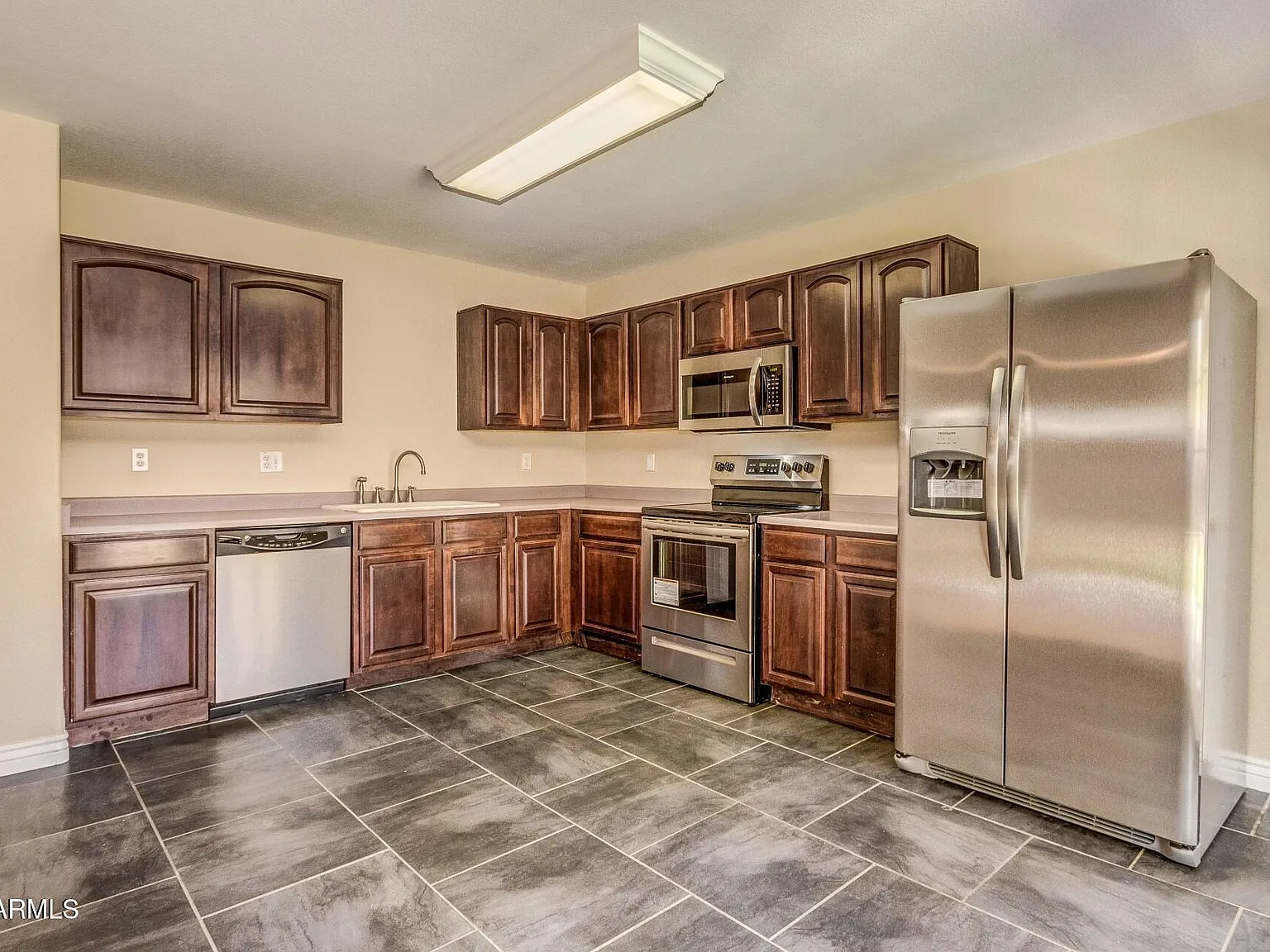 3 bed, 2.0 bath, 1627 sqft, $1,900 — Photo 2