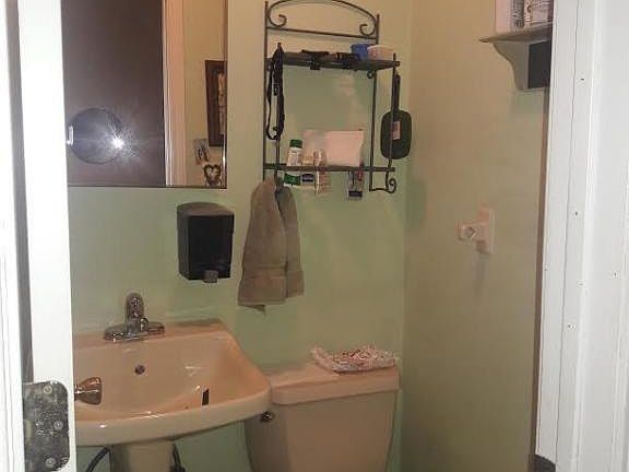 3rd image of 40 Buel Ave