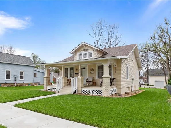 516 S Sycamore St, Ottawa, KS 66067
