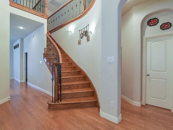 4th image of 8624 Lindenwood Ln