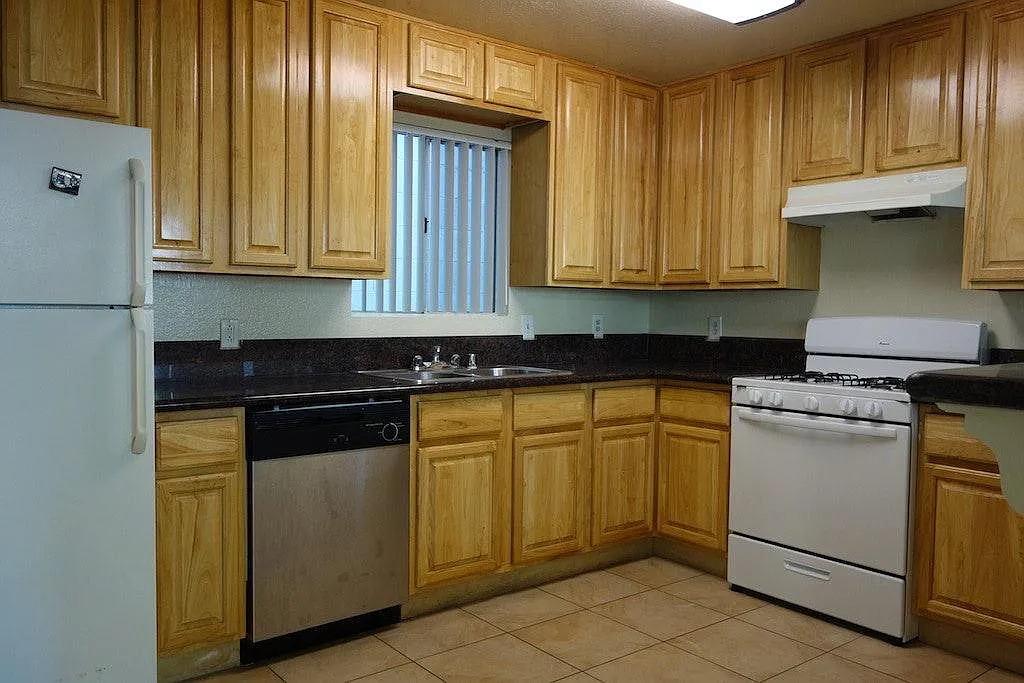 4 bed, 1600 sqft, $4,750 — Photo 4