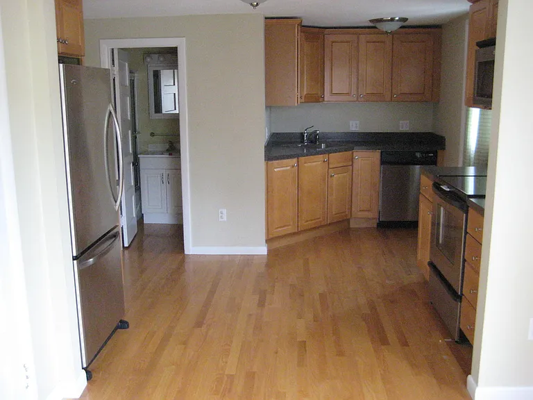 418 2nd St #3 — Photo 2