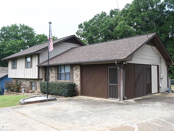 3rd image of 13 Lone Oak Dr
