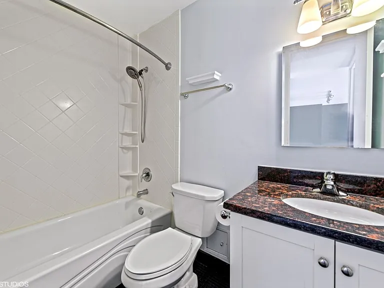 1660 N La Salle Dr #1608 — Photo 9