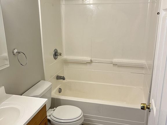 5th image of 3809 Harrison Ave #10
