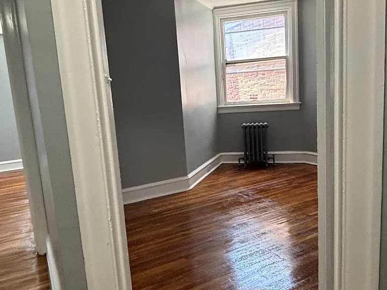 1822 Penfield St — Photo 1