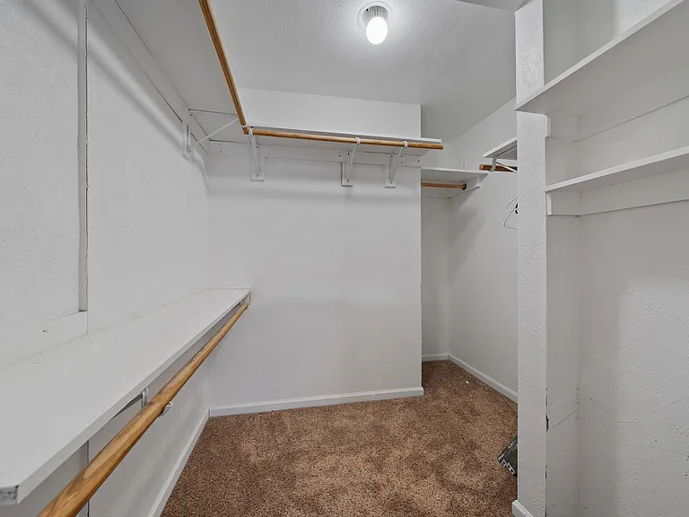 3224 S Elm St — Photo 8