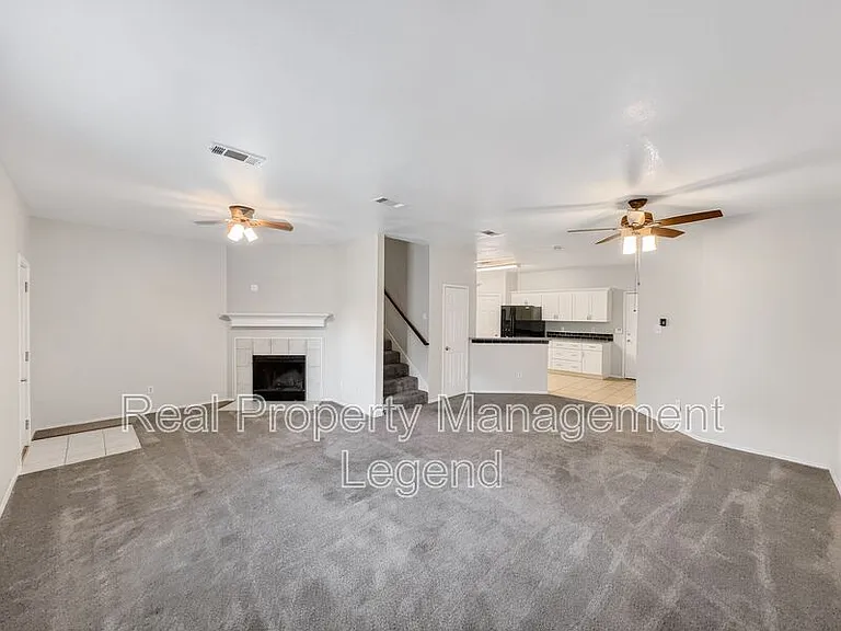 3211 Roundtree Ln — Photo 3