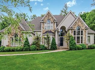 8 Park Grove Ln, Shrewsbury, MA 01545