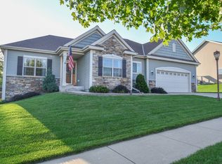 1714 Glacier Ridge Rd, Waukesha, WI 53188