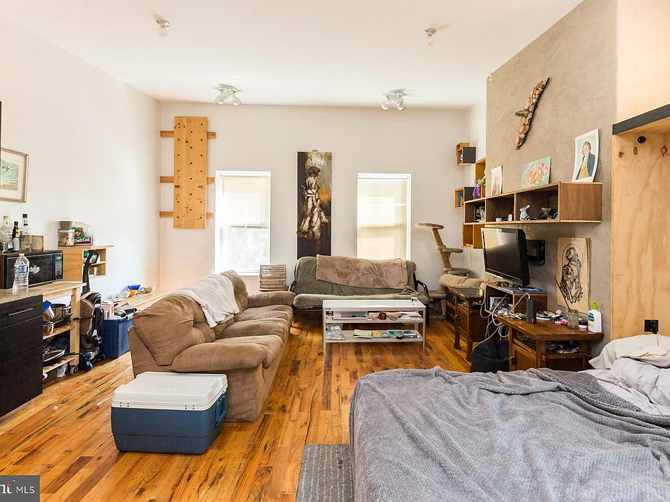 1st image of 2106 E York St #3