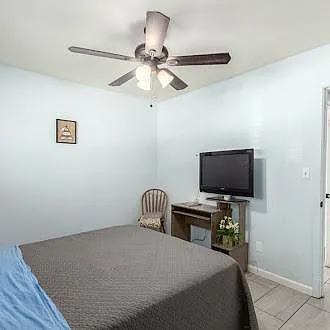 4 bed, 2.5 bath, 2100 sqft, $866 — Photo 1