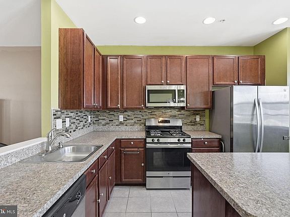 5th image of 153 Mercer Ct
